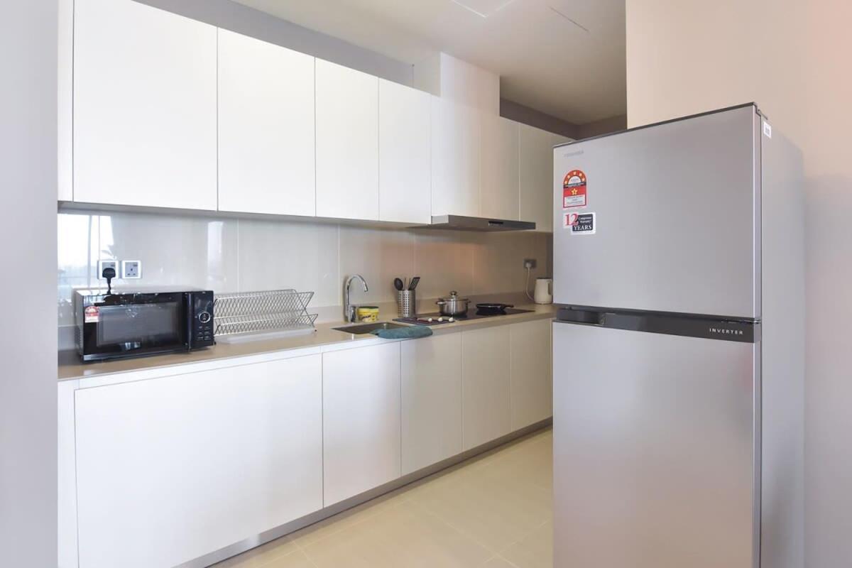 A Stylish & Comfy 2br Klgcc Free Parking *