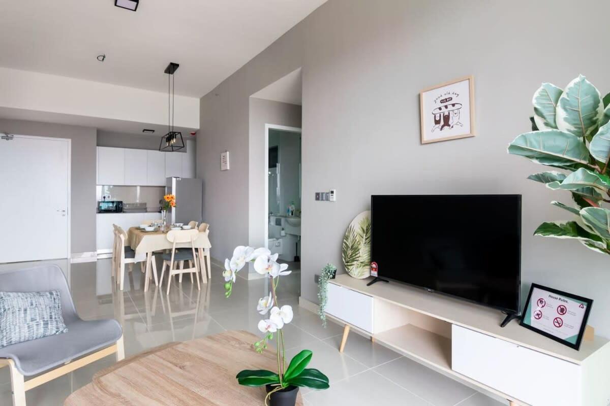 A Stylish & Comfy 2br Klgcc Free Parking