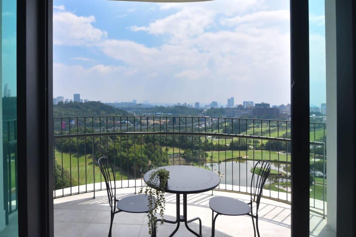 A Stylish & Comfy 2br Klgcc Free Parking * Kuala Lumpur